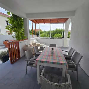6 M, 50 M Do Plaze Apartment Barbat na Rabu