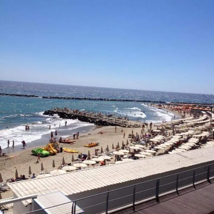 Apartment Petit Avec Classe Sanremo Italy