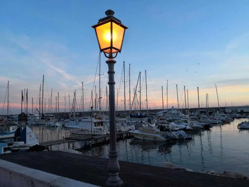 Petit Avec Classe Sanremo 0*,  Italy
