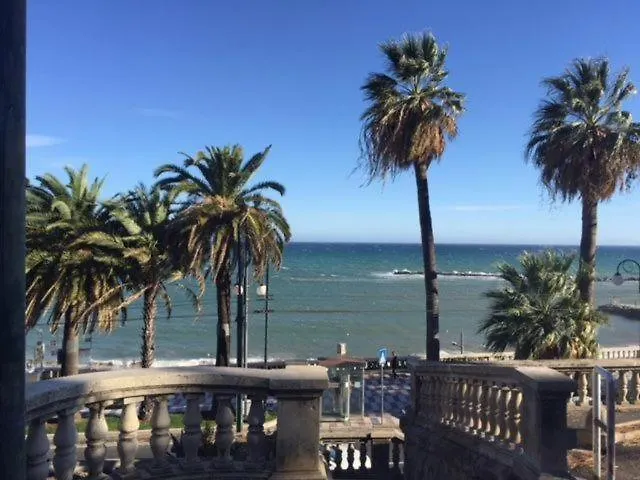 Petit Avec Classe Sanremo location